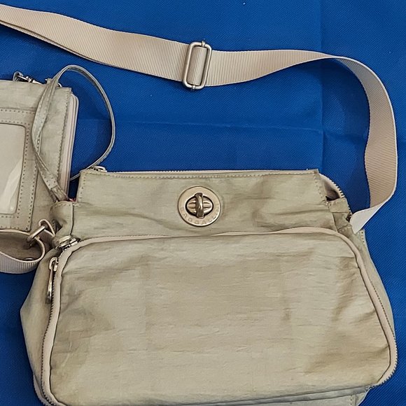 Baggallini Women’s Day-to-Day Crossbody Bag (Silver/light Grey Tone Color) - Picture 2 of 16
